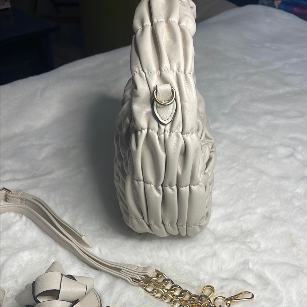 Juicy Couture- Cream Quilted Handbag with Gold Accents & Key chain - Picture 9 of 15